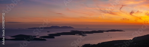 Quadro su tela A magnificent panorama of the Pakleni Islands in the Adriatic Sea, as seen from