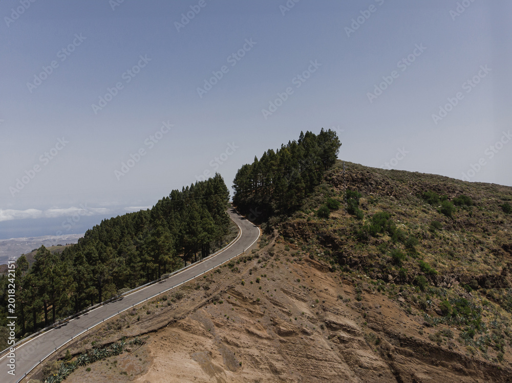 Obraz premium Winding Road Through Mountain Landscape