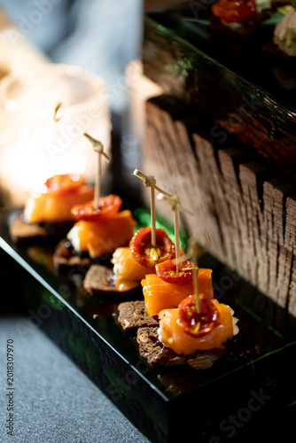 Photos Pumpernickel bread sandwich snack with cured smoked salmon and fresh avocado ser