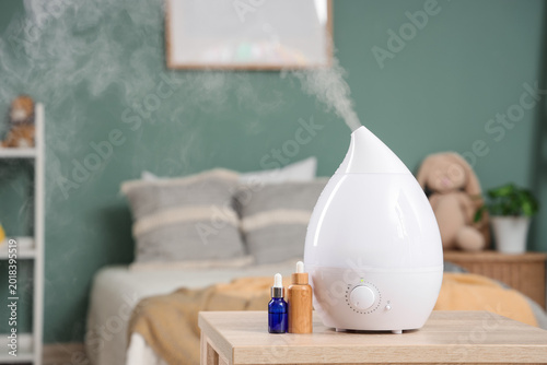 Air humidifier with essenti...