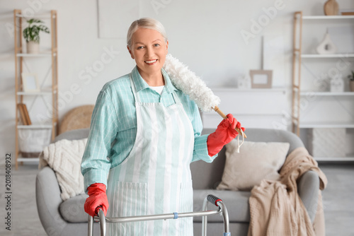 Mature woman with pp-duster...