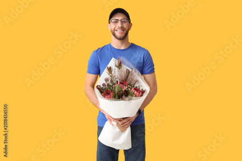 Happy young delivery man wi...