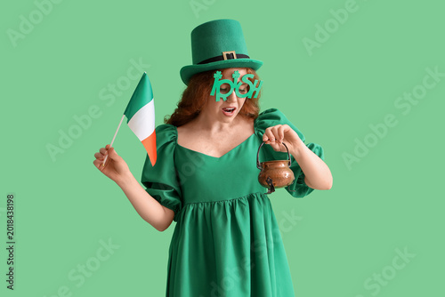 Young redhead woman in eyeg...