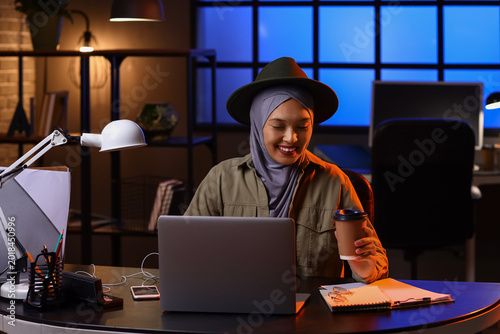 Young Muslim businesswoman ...