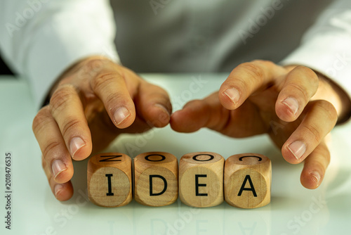 Tableau sur toile Business person's hands hover over wooden blocks spelling out 'no idea' concept