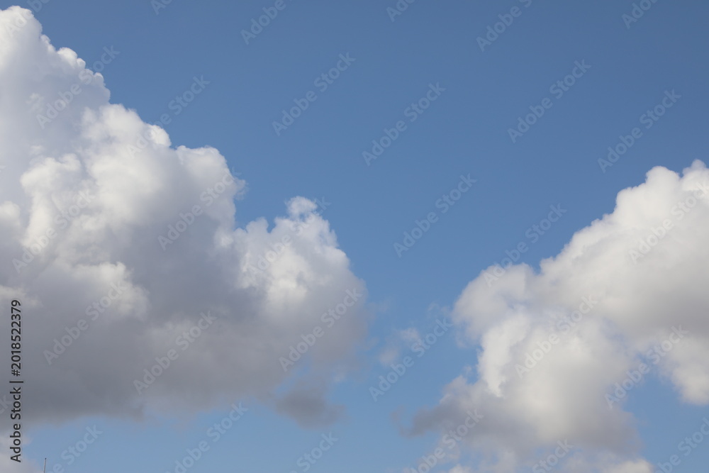 Fototapeta premium cielo azzurro nuvole