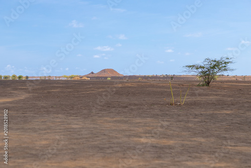 Foto The Terra Boa (english: Good Land) desert at Sal Island in Cape Verde is a unique, flat, open area in the north of the island that stretches as far as the eye can see