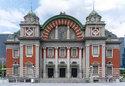 Quadro su tela The front facade of Osaka City Central Public Hall during the day