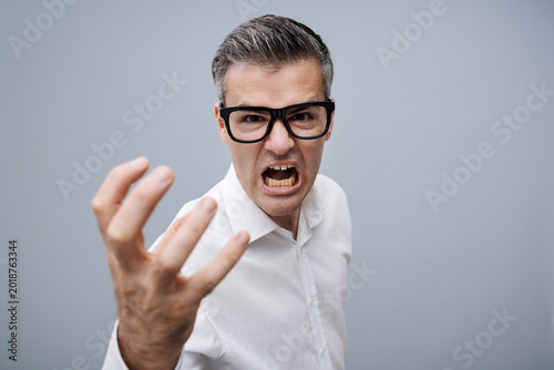 Foto Angry man shouting
