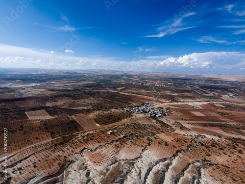 Tableau sur toile Severe erosion formations across semi-arid badlands terrain with calcareous soil