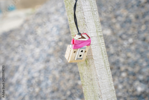 Canvastavla makeshift electrical outlet on wooden beam with pink tape