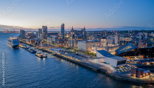 Cuadro en lienzo Pier Head Liverpool waterfront with Liver Building and Port of Liverpool offices beside the River Mersey in England