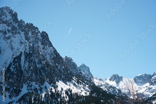 Obraz na plátně Paisaje del Parque Nacional de Aigüestortes y Estany de Sant Maurici, en los Pirineos de Lleida