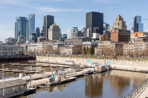 Obraz na płótnie Old Port marina and Montreal skyline reflected in calm water