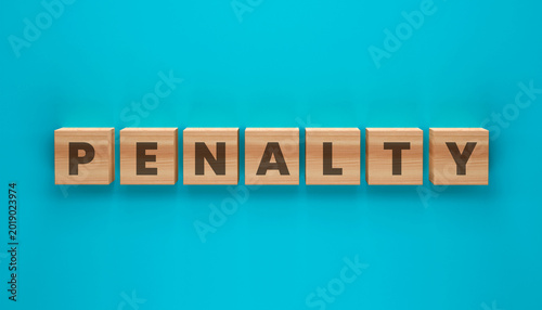 Foto Penalty Block Message: A direct overhead view showcases wooden blocks meticulously arranged to spell the word Penalty, offering a striking visual representation of rules and consequences