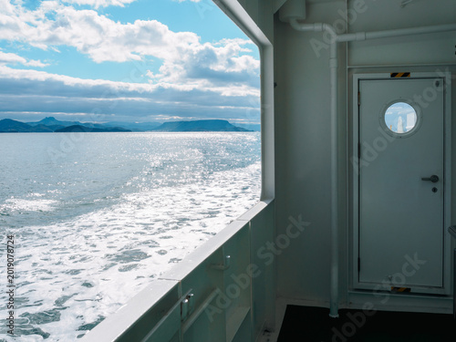 Fotografía Sunny Seto Inland Sea view from ferry deck with ocean travel and transportation