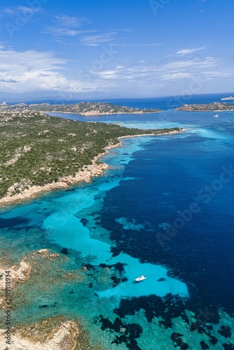 Le Acque cristalline del porto della Madonna nell' arcipelago di la Maddalena, Sardegna.
