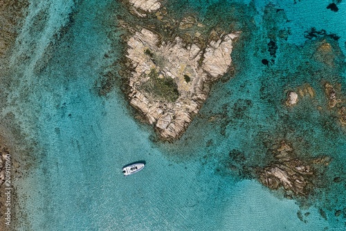 Le Acque cristalline del porto della Madonna nell' arcipelago di la Maddalena, Sardegna.