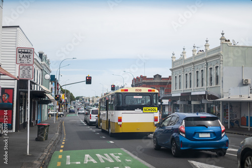 Φωτογραφία School Bus stopped at traffic lights