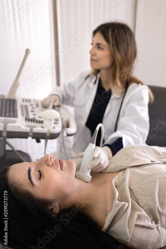 Fotografía Young 30s female patient passing annual thyroid gland check-up, close up