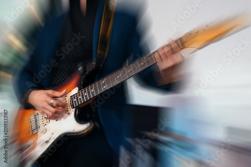 Φωτογραφία Rock band studio rehearsal