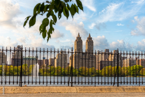 Fotografía Skyline panorama with Eldorado building and reservoir with fountain in Central P