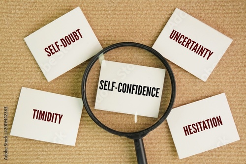 Foto Opposite words for self-confidence are self-doubt, uncertainty, timidity, hesitation