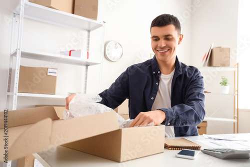 Male online store seller wi...