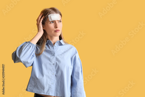 Young woman with brain conc...