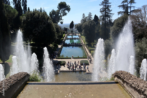 Photos Veduta panoramica dall'alto della Fontana di Nettuno e delle Peschiere nei monum