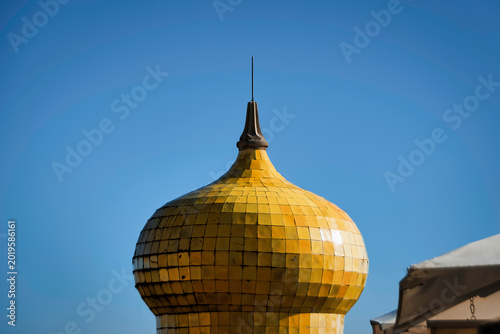 Golden Dome of Pena Palace: A Striking View of the Palace’s Ornate Dome
