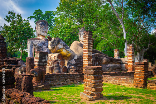Fotografie Landmark of Buddha image made of ancient bricks in the Kamphaeng Phet Historical Park, Thailand