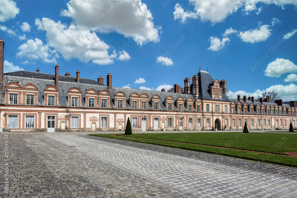 Fototapeta premium The Palace of Fontainebleau, in French Château de Fontainebleau, is one of the largest French royal palaces. It is located in the town of Fontainebleau, in the Seine-et-Marne department.