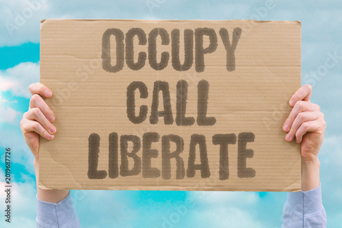 Fotografia "Occupy Call Liberate" Occupying armies regularly describe their presence using liberator language