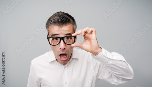 Canvas Print Shocked man staring at camera