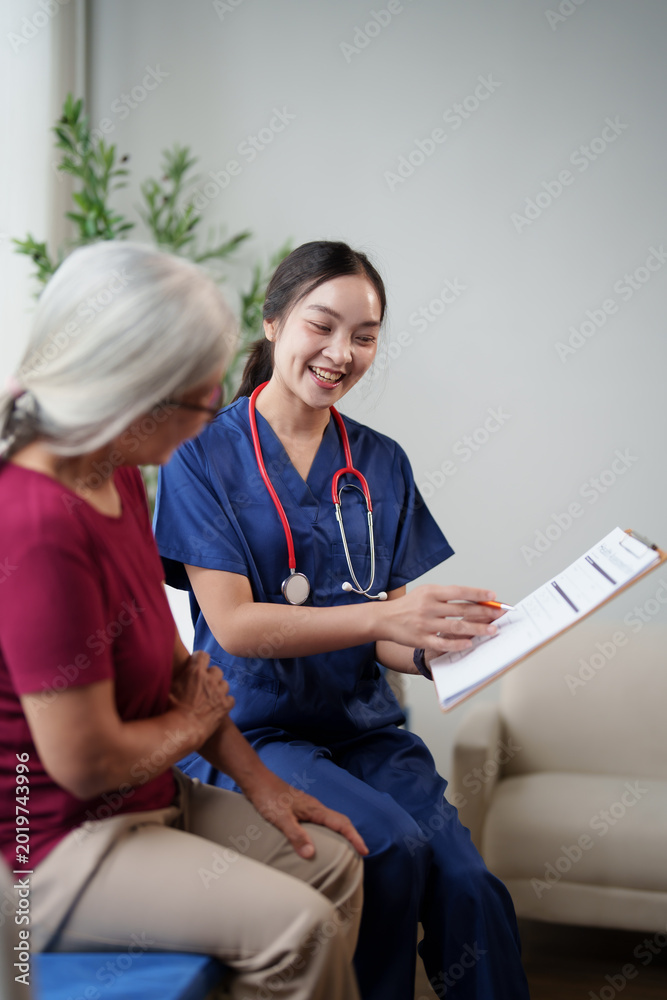 Obraz premium Asian female doctor explaining medical document to an elderly woman, discussing health, treatment, and care plan during her regular check-up at the clinic