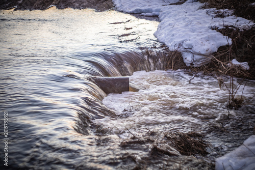 Schilderij op canvas spring flood on the river