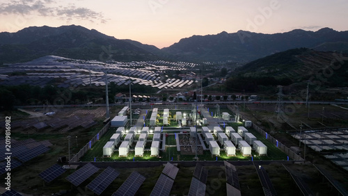 Quadro su tela Mountainous photovoltaic power station with energy storage battery arrays illumi