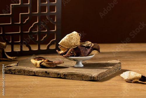 Bild auf Leinwand Dried tangerine peel known as Chen Pi used in Traditional Chinese Medicine arran
