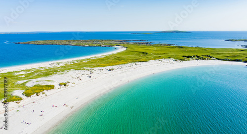 Foto Aerial view of Dogs Bay and Gurteen Bay near Roundstone, Connemara, County Galway, Ireland