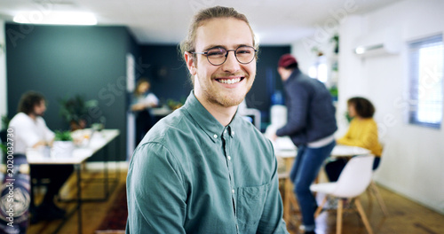 фотографія Portrait, confident or man with smile in creative agency, movie industry job or screenplay intern