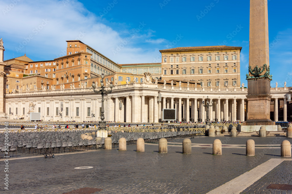 Obraz premium St Peter's square in Vatican, center of Rome, Italy