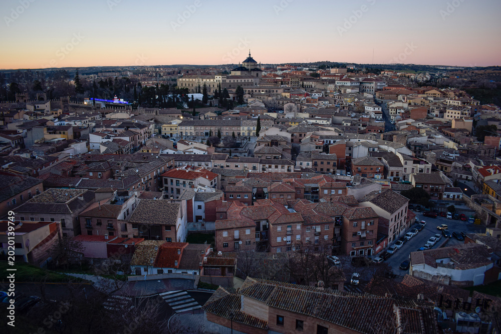 Fototapeta premium Sunset Panorama of Toledo’s Historic Rooftops