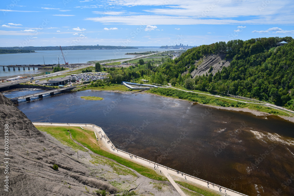 Fototapeta premium La Rivière Montmorency et le Fleuve Saint-Laurent