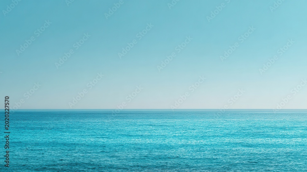 Fototapeta premium Serene ocean meets clear sky in gentle gradient