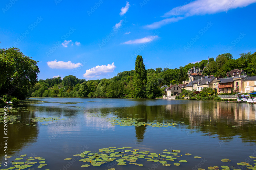 Fototapeta premium lac de Pierrefonds, dans l'Oise