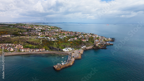 Obraz na płótnie Pettycur harbour pier and coastal village