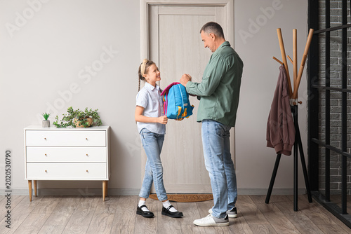 Father helping his little d...