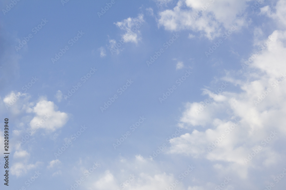 Obraz premium It is a blue sky and white fluffy clouds.