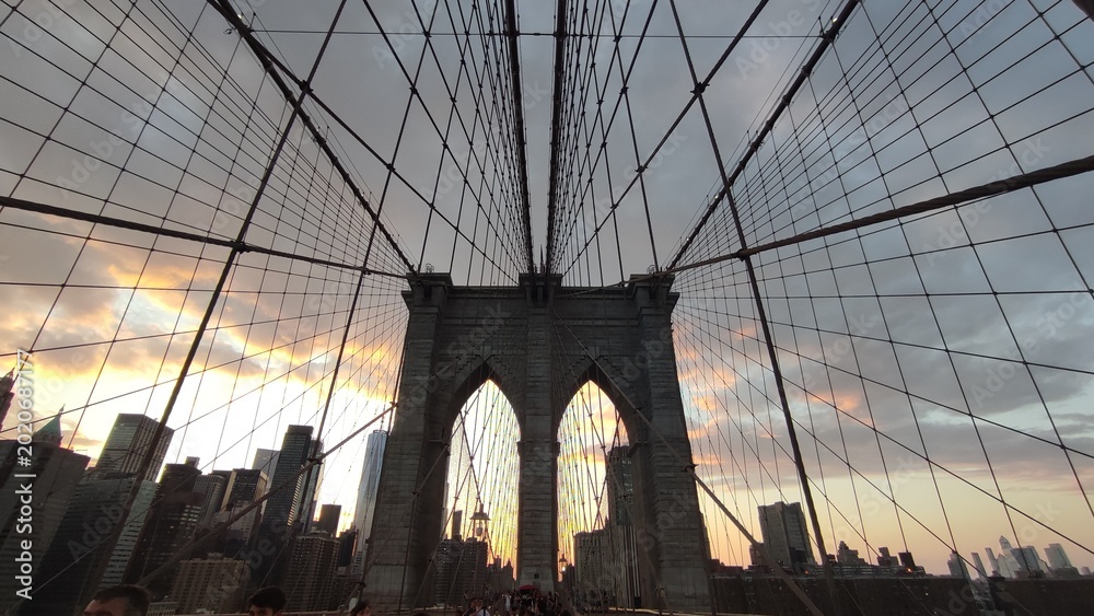 Fototapeta premium Sunset Symmetry: The Majestic Gothic Arches of the Brooklyn Bridge at Twilight